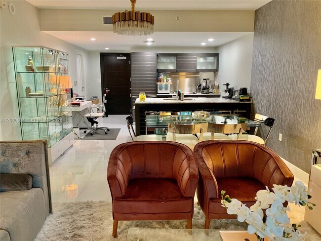 Building Photo - 200 Biscayne Blvd Way