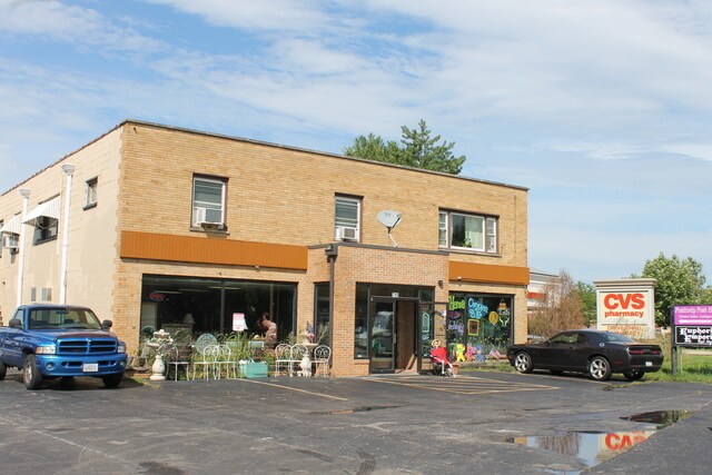 Primary Photo - 715 E State St