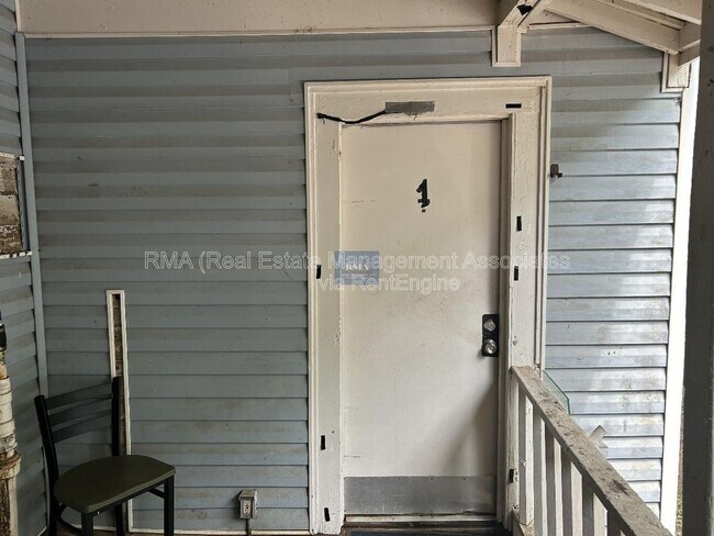 Foto del edificio - 738 W Poplar St