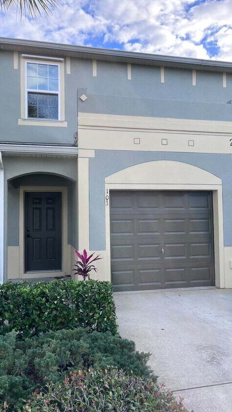 Foto principal - Exquisite Townhome is Awaiting