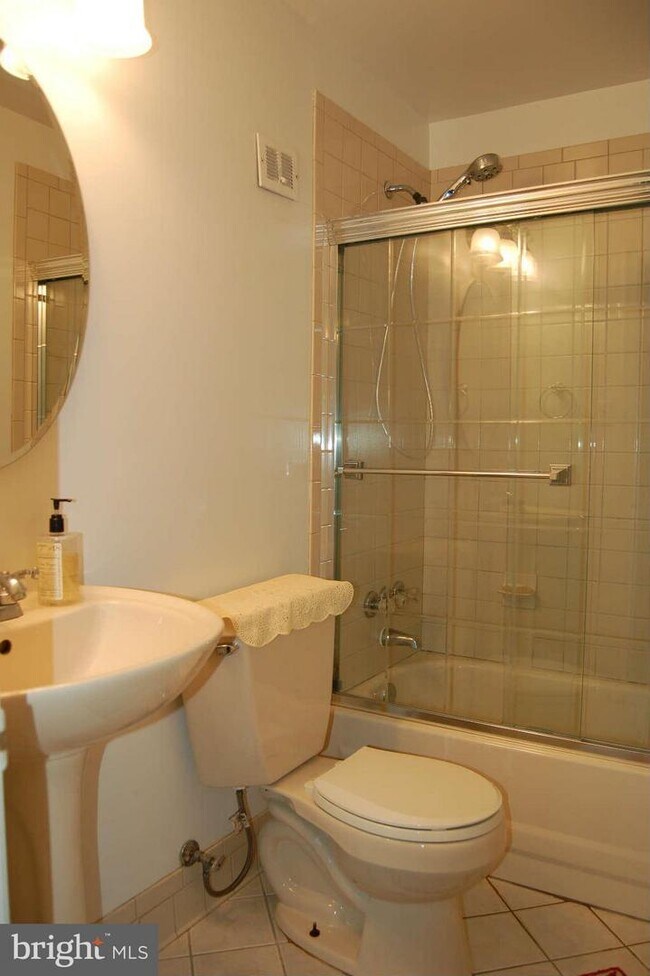 Foto del edificio - 11909 Renwood Ln