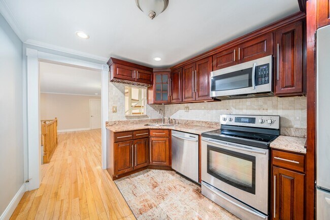 Building Photo - 171 Halladay St