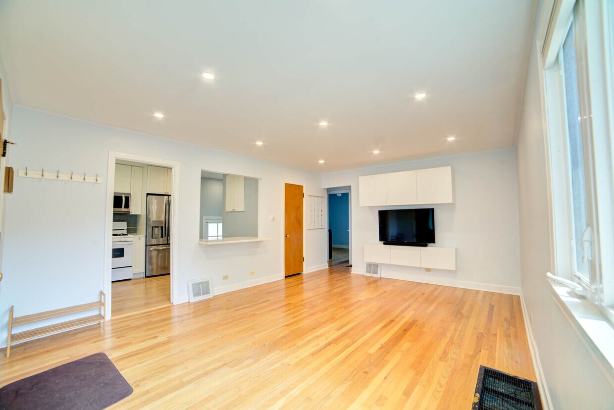 Foto principal - 9135 Mason Ave