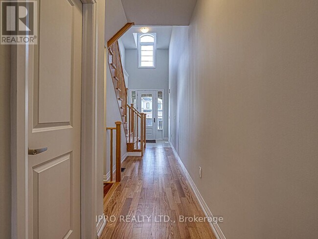 Photo du bâtiment - 830 Sobeski Ave