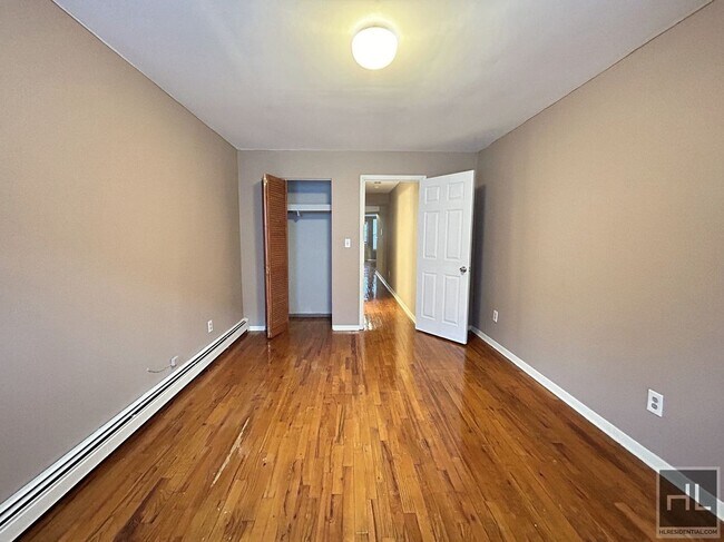 Building Photo - Lovely Brownstone 1BR + Private Backyard w...