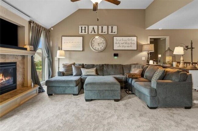 Foto del edificio - Coming Soon! 3BR 2.5BA | Oversize garage | Fenced backyard!