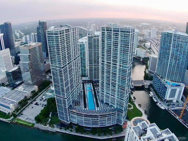 Building Photo - 465 Brickell Ave