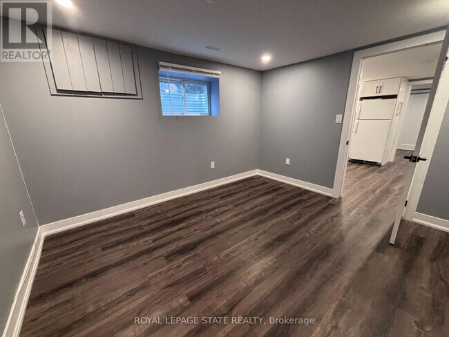 Photo du bâtiment - 185 Bonaventure Dr