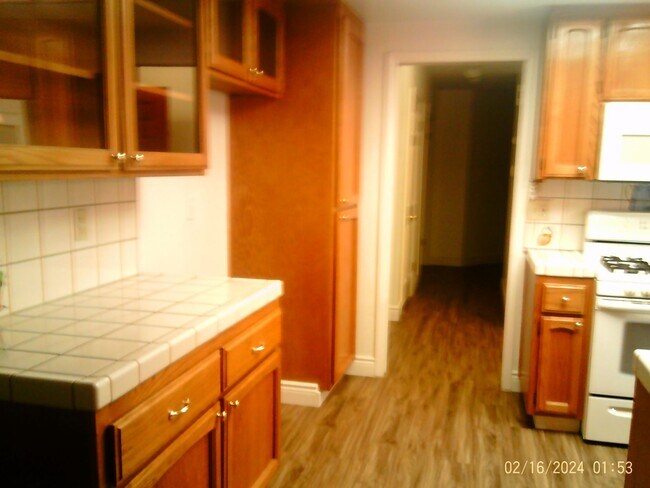 Building Photo - AWAY FROM THE HUSTLE AND BUSTLE !!! MOVE IN SPECIAL! $3147.50 MOVES YOU IN!