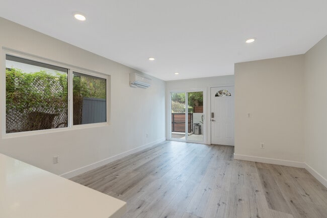 Foto del edificio - 1025 Pleasantview Ave