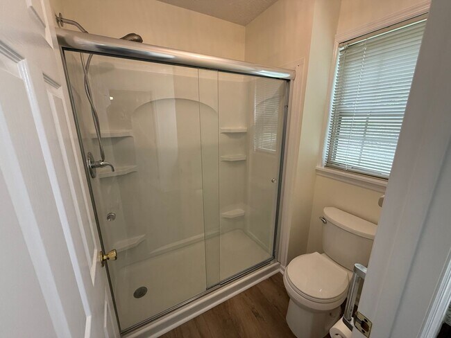 Foto del edificio - 3 Bed 2 Bath Home near Luther Lake