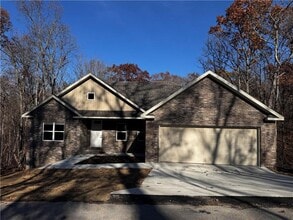 Building Photo - 12 Celtic Dr