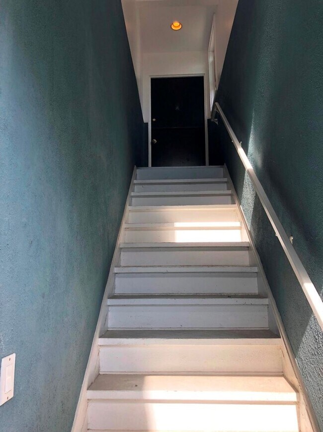 Foto del edificio - Upstairs Unit in CDM, 6/20/25.