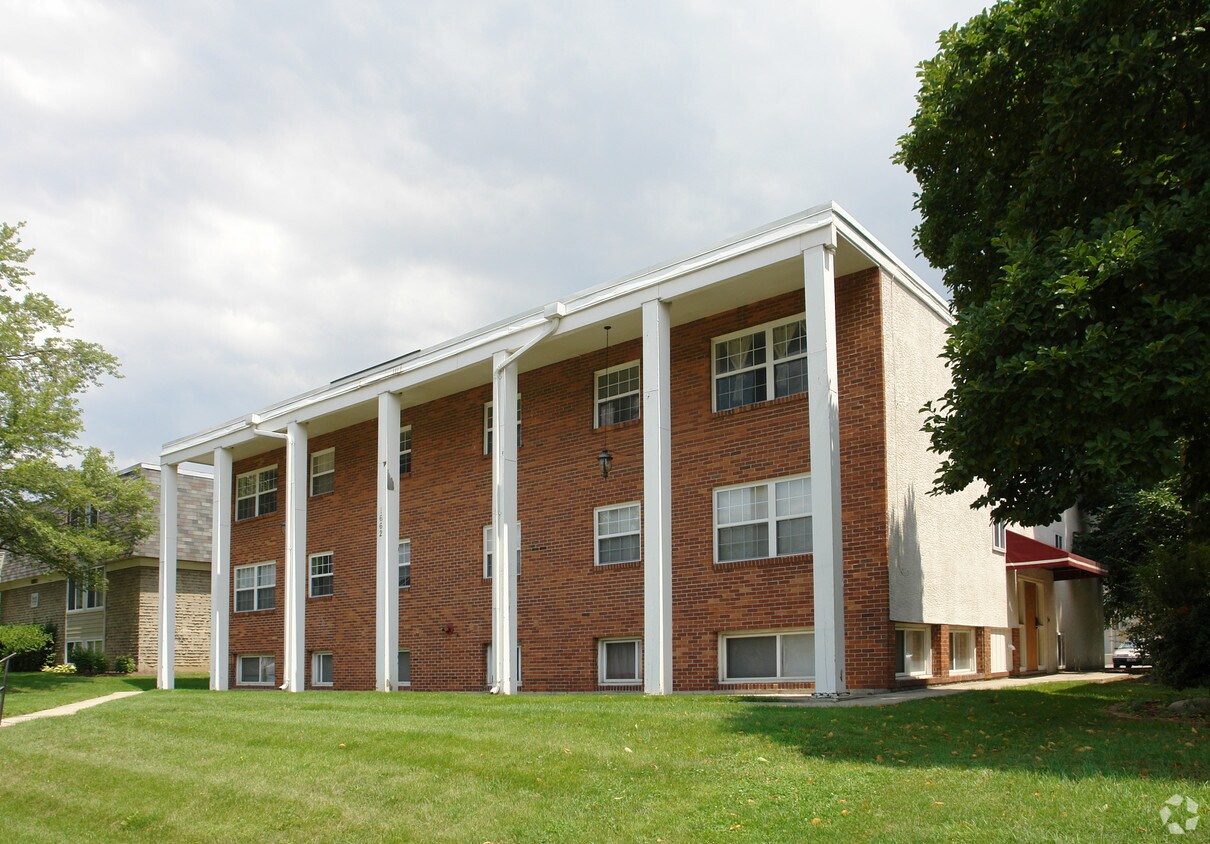 Primary Photo - 1662-1666 Summit St