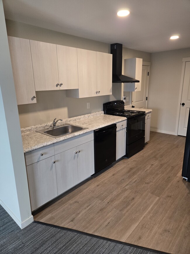 Photo - 12 W 5th St Apartments