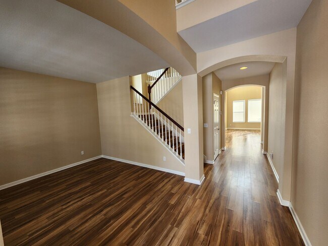 Foto del edificio - AVAILABLE NOW! Discover Comfort and Elegan...