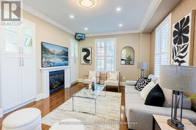 Photo du bâtiment - 1 Bracknell Ave