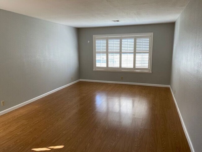 Building Photo - 2176 Fairway Glen Dr