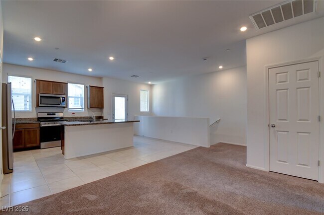 Foto del edificio - 664 Anemone Ln