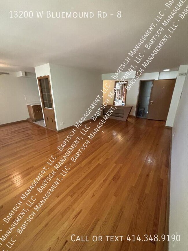 Foto del edificio - 13200 W Bluemound Rd