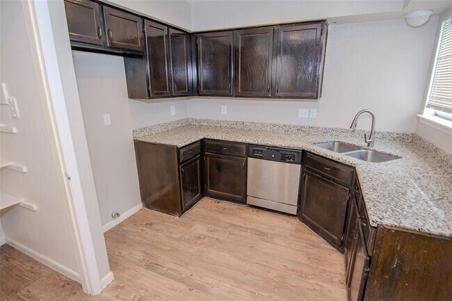 Foto del edificio - 13403 Carvel Ln