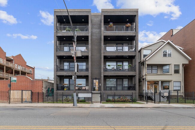 Building Photo - 1511 W Irving Park Rd