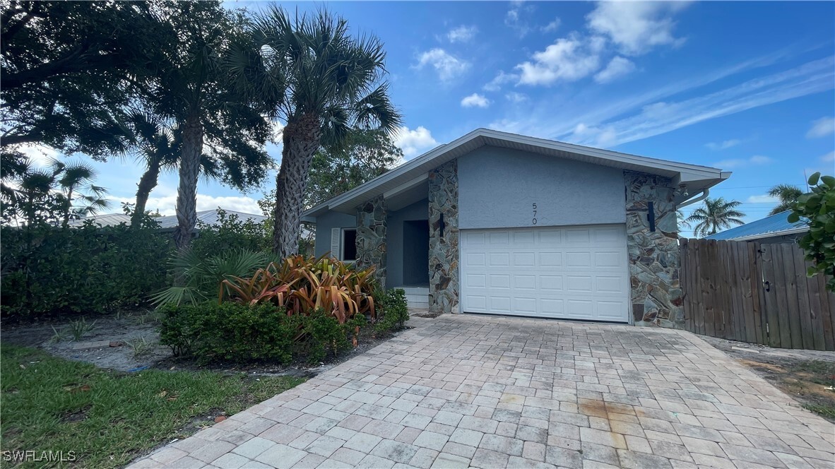 Foto principal - 570 100th Ave N