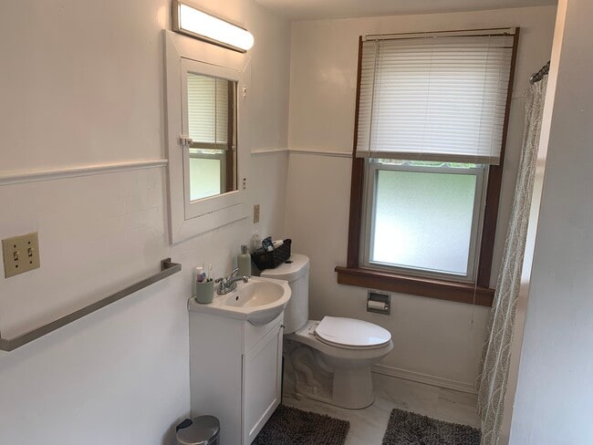 Building Photo - 600 Sellers Ave