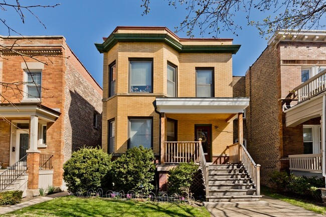 Photo - 1326 W Roscoe St Apartment