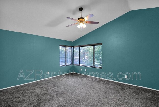 Building Photo - 39 E La Vieve Ln
