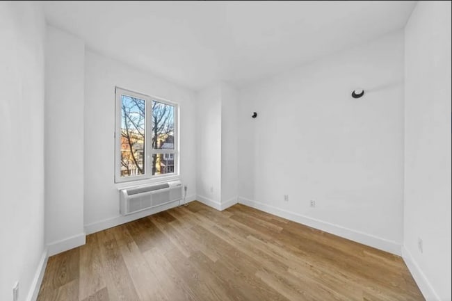 Photo - 1042 President St Apartment