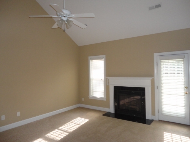 Building Photo - 2556 Knob Hill Drive