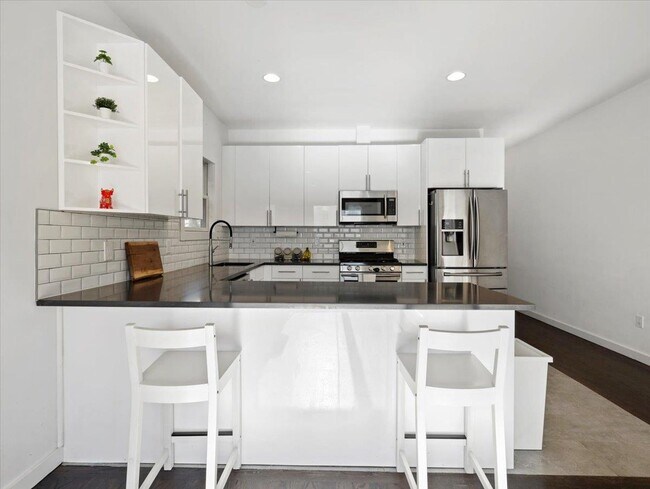 Building Photo - 112 Zabriskie St