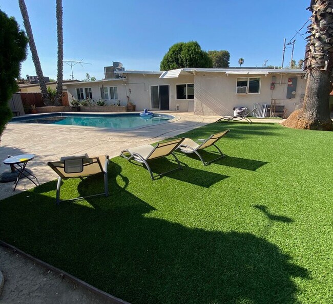 Foto del edificio - 19516 Stagg St