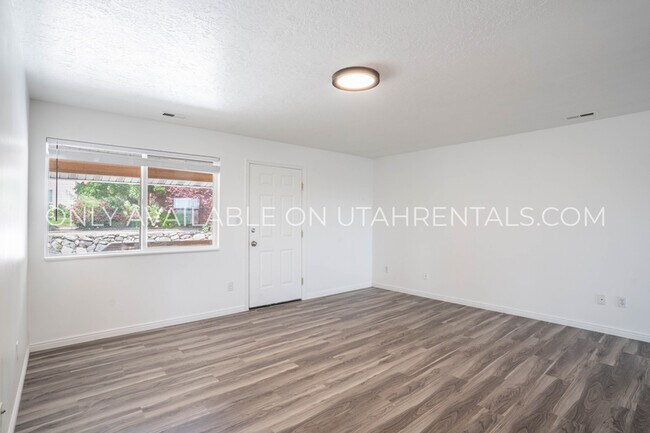 Building Photo - 2045 S State St