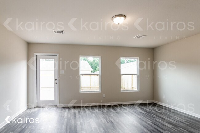 Building Photo - 15609 Briar Forest Dr