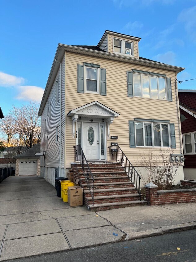 Primary Photo - 448 9th St