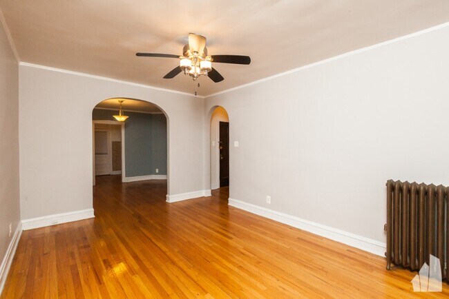 Building Photo - 4101 W Belmont Ave
