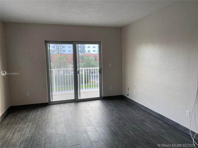 Foto del edificio - 3755 NE 167th St