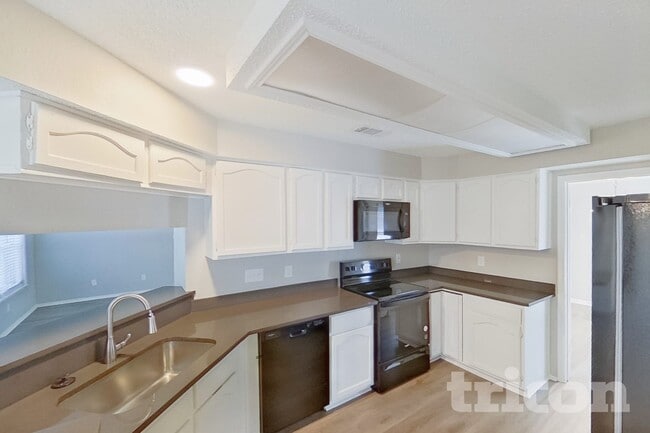 Foto del edificio - 1253 Essex Dr