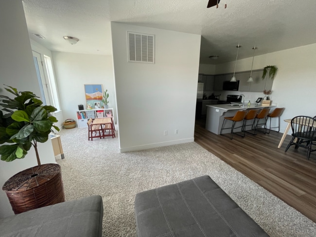 Building Photo - 5232 W Cannavale Ln