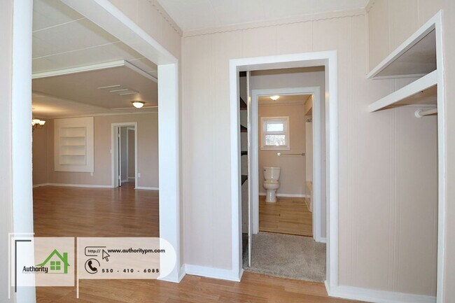 Foto del edificio - 794 Twin View Blvd