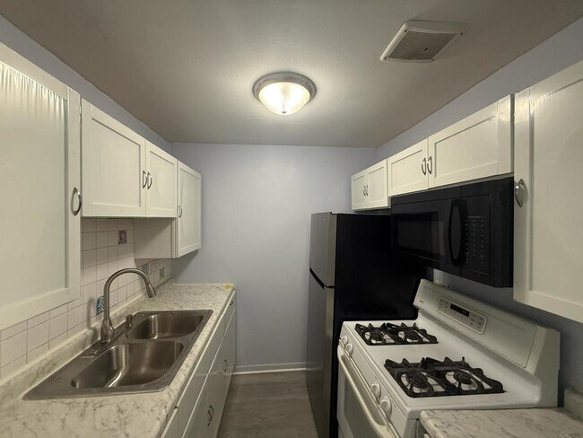 Foto del edificio - 1195 Meadow Ln