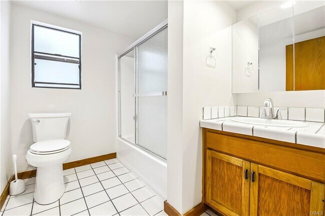 Foto del edificio - 1834 Rhodes St