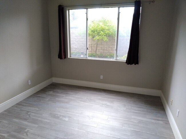 Foto del edificio - 22681 Oakgrove