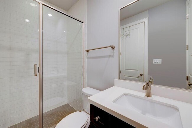 Foto del edificio - 1040 W 26th St