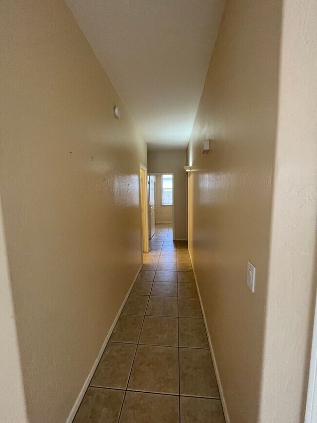 Building Photo - Home in Sun Groves 4 Bedroom, 2 Bath