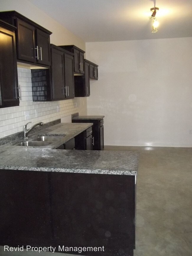 Building Photo - 172 N Willett