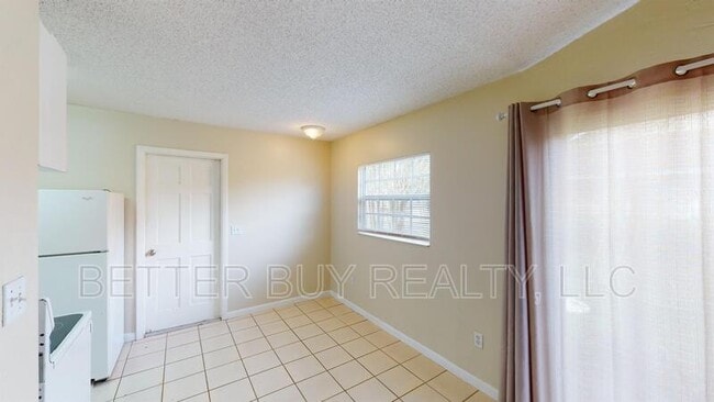 Building Photo - 174 Coral Reef Ct N