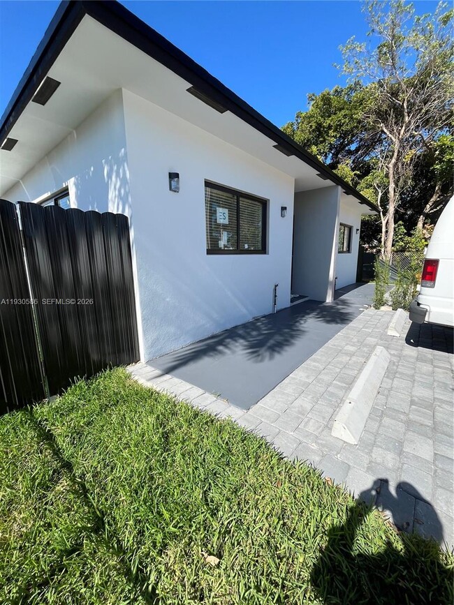 Building Photo - 119 NW 5th Ave